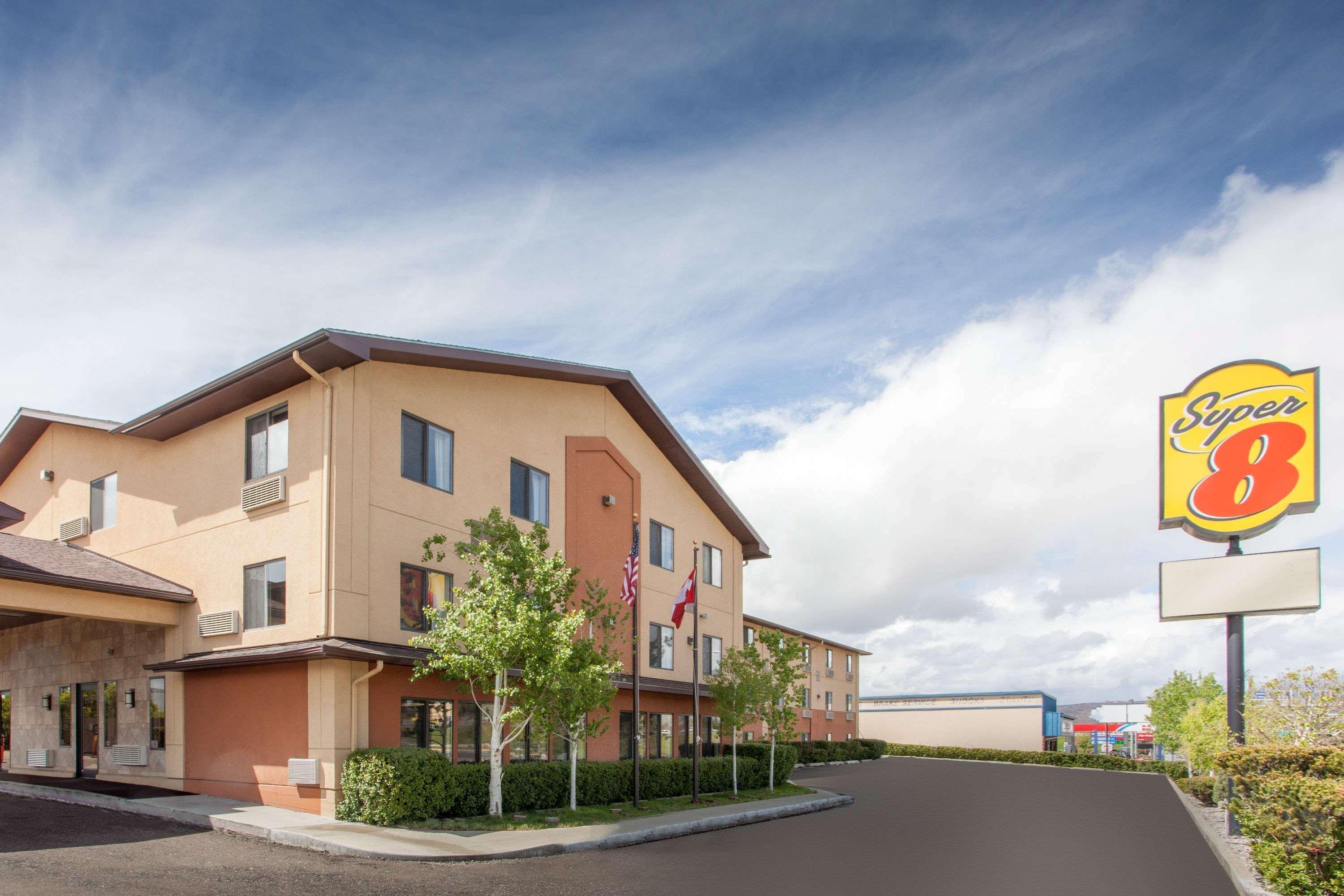 Motel Super 8 By Wyndham Butte Mt Exterior foto